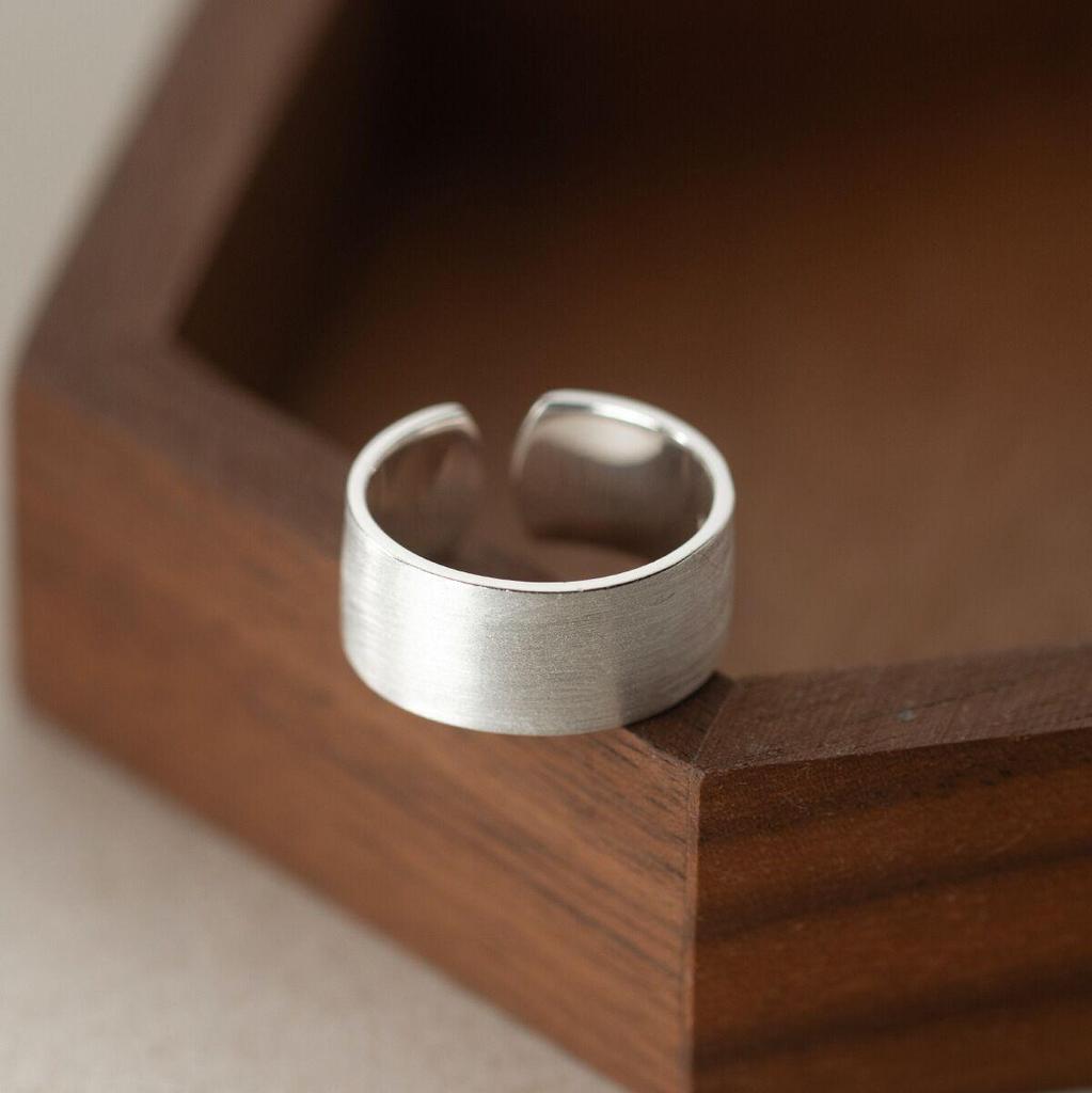 New Korean Style Wide Band Brushed Ring: Fashionable and Chic Women's Cold Aesthetic Index Finger Ring