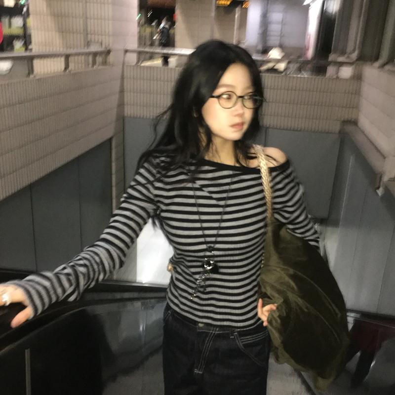 VAYLA Camiseta Japonesa Y2k para Mujer Manga Larga Hombros Descubiertos Rayada Crop Tops Estética Y2k Grunge 2000s Ropa de Calle Camisetas