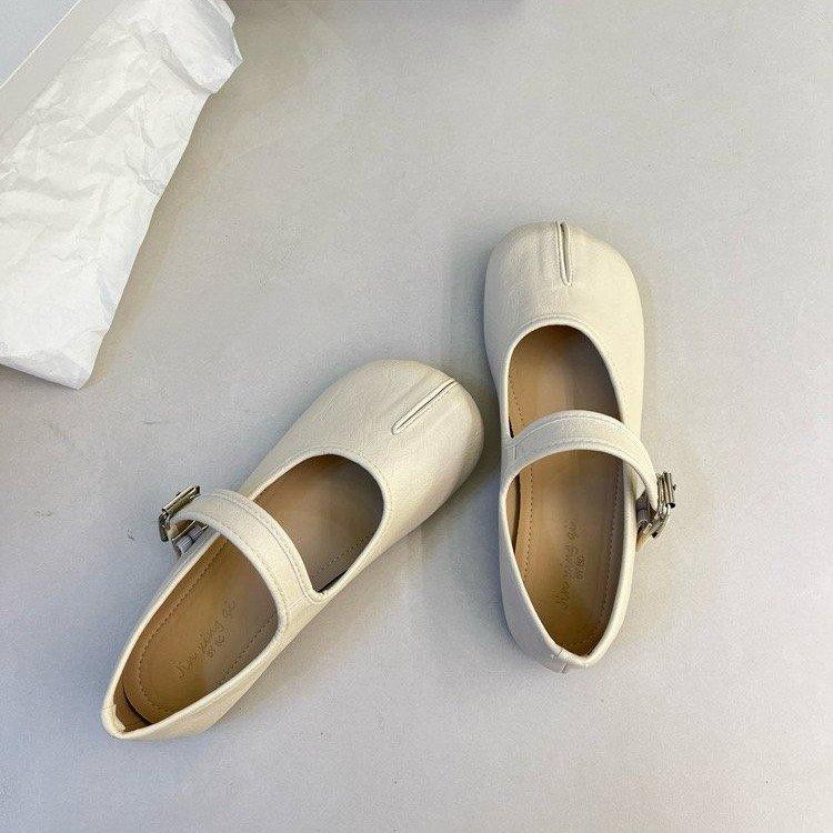 Fashionable and Comfortable Retro Fake Split-toe Mary Jane Single Shoes Female Summer Gentle Flat Commuter Soybean Shoes
