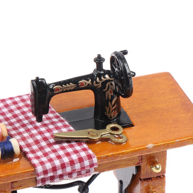 Dollhouse Decor Miniature Furniture Wooden Sewing Machine for Dolls House Toys