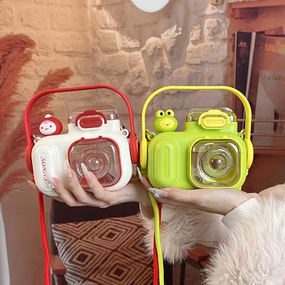 1ks Roztomilá fľaša na vodu v tvare fotoaparátu, veľký Tritanový pohár s popruhom na prenášanie a nastaviteľným ramenným popruhom na turistiku, kempovanie, párty darčeky