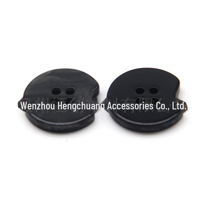 

Пуговицы Hengchuang из смолы особой формы с четырьмя отверстиями для повседневных курток и пальто.