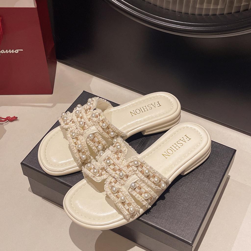 2025 Summer New Xiaoxiangfeng Pearl Slippers Women's Wear Flat Bottom One-word Drag Versatile Beach Sandals with Skirt