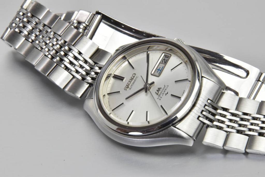 calendar 1972 Seiko Lord Matic 23 automatic winding manufactured by Kameido a timepiece from its mature Instantaneous change, 5206-6061