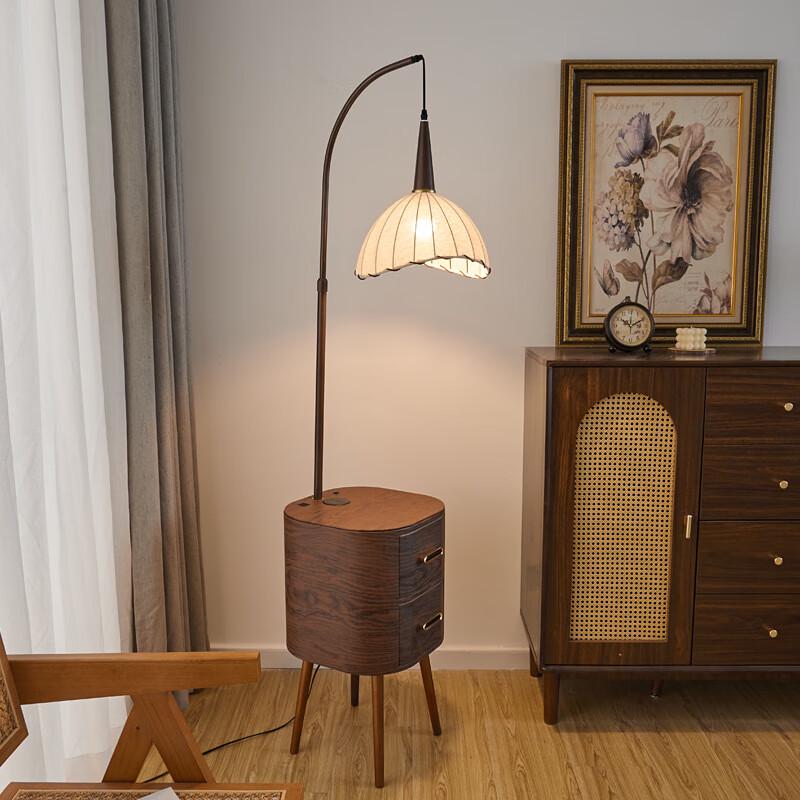Xuan Yong Smart Bedside Floor Lamp with Wireless Charging