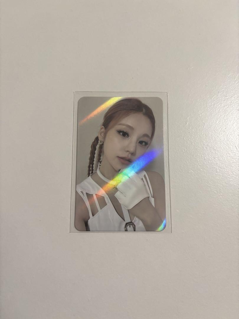 

[USED] ITZY guess who Yeji trading card