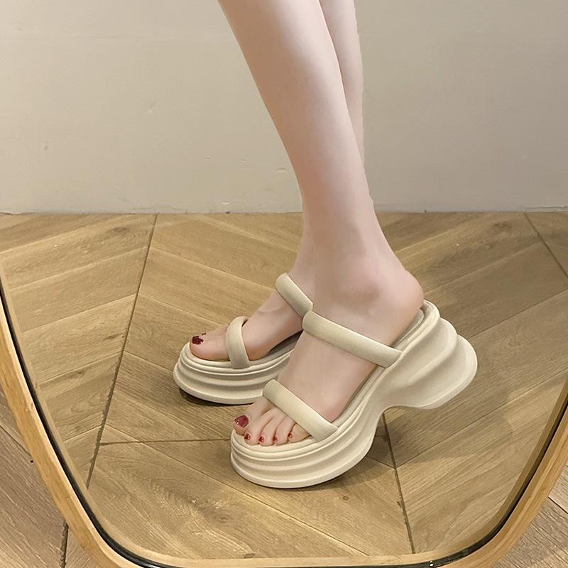 2025 High-end Thick-soled Slippers Women's Summer Outer Wear New Summer Small Thick-soled Beach with Skirt Cool Slippers