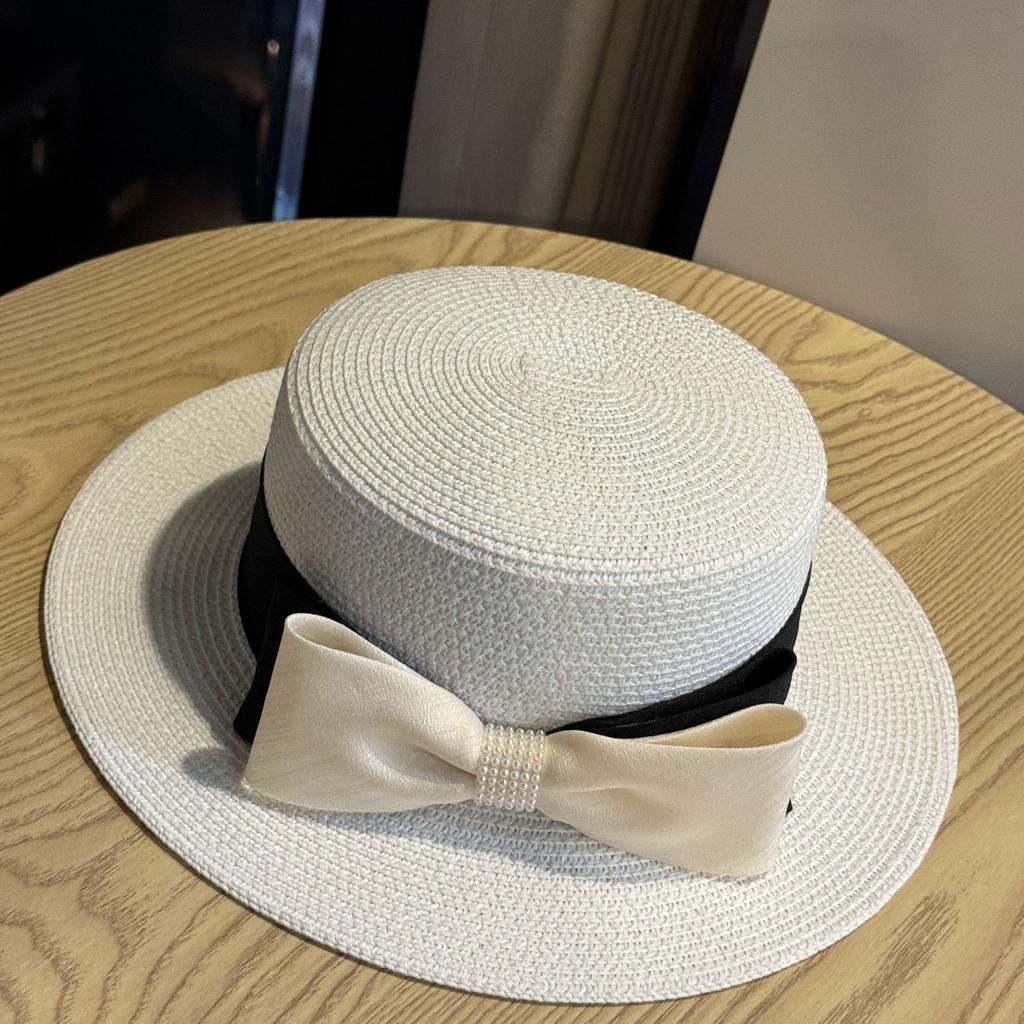 Summer Flat Brim Hat | Breathable Vintage Small Hat, Lightweight Acrylic, Ideal for Beach and Casual Wear