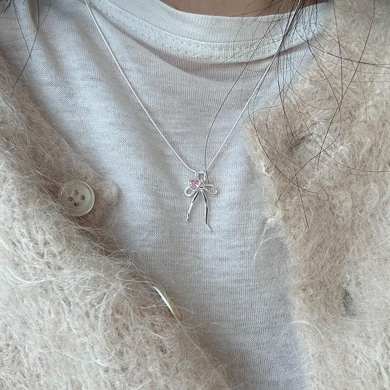 Elegant Pink Heart Bow Necklace - Simple & Versatile Clavicle Chain for Women