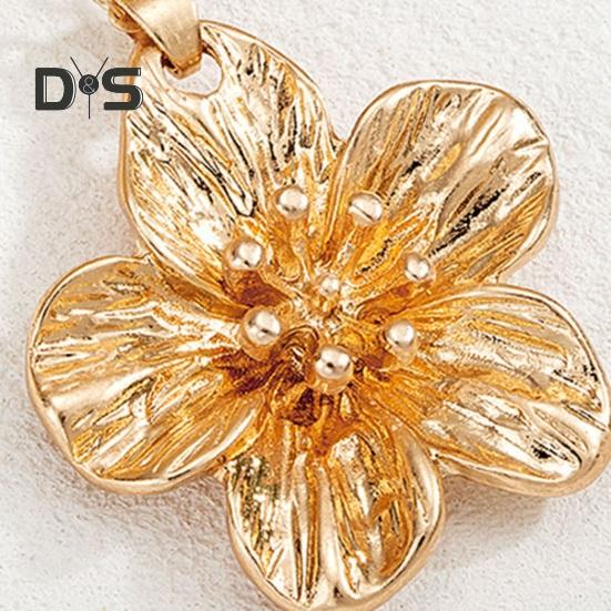 Collier de Fleurs pour Femmes Collier Pendentif Fleur en Métal Bijoux Hypoallergéniques pour Mariages Anniversaires