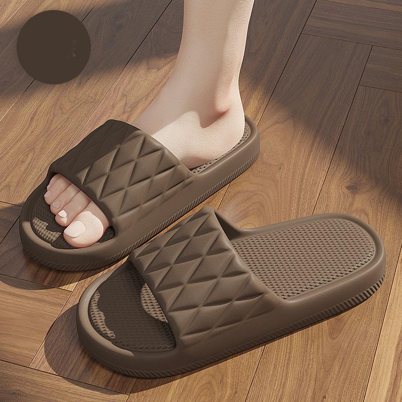 

Мода 2024 года, женские тапочки из ЭВА для ванной, женские летние домашние сандалии для спальни, пантуфли, однотонные, повседневные, плоские, мягкие, шлепанцы 44-45(fit 43-44) темно-коричневого
