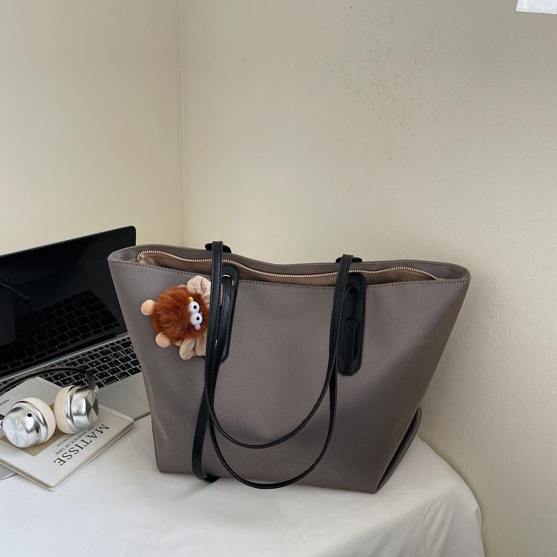 High-value Tote Bag Women's Large-capacity New Simple Casual Shoulder Bag Textured Commuter Underarm Bag