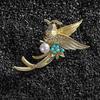 Broche Magpie Dorée Ancienne de Palais Tiny Style Oiseau Luxe Léger