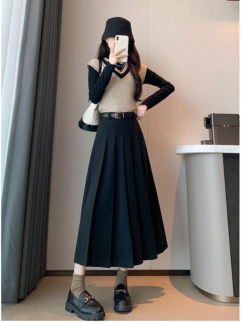 2024 New High Waist Black Woolen Pleated Midi Skirt for Autumn/Winter
