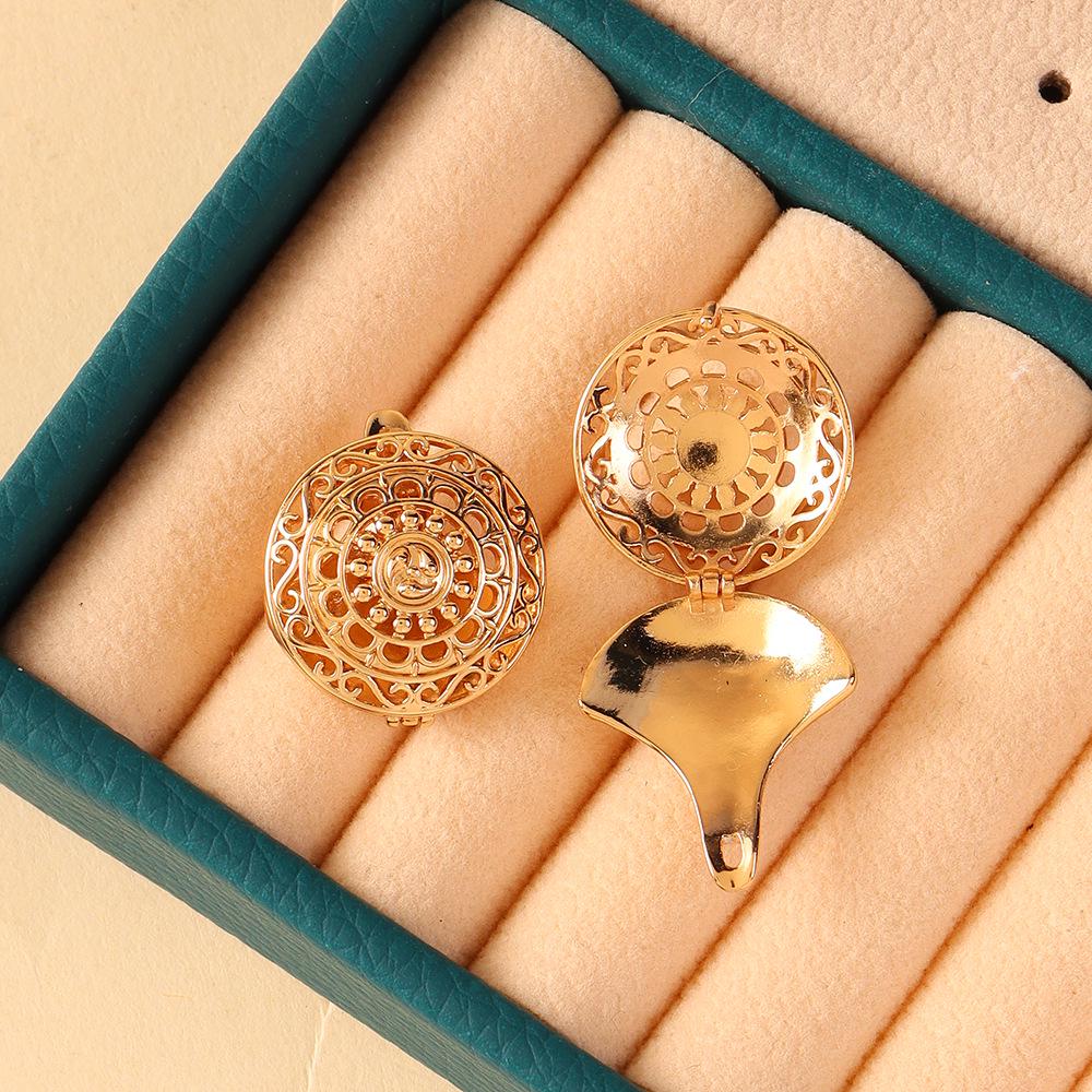French Retro Light Luxury Openable Metal Earrings with Niche Design
