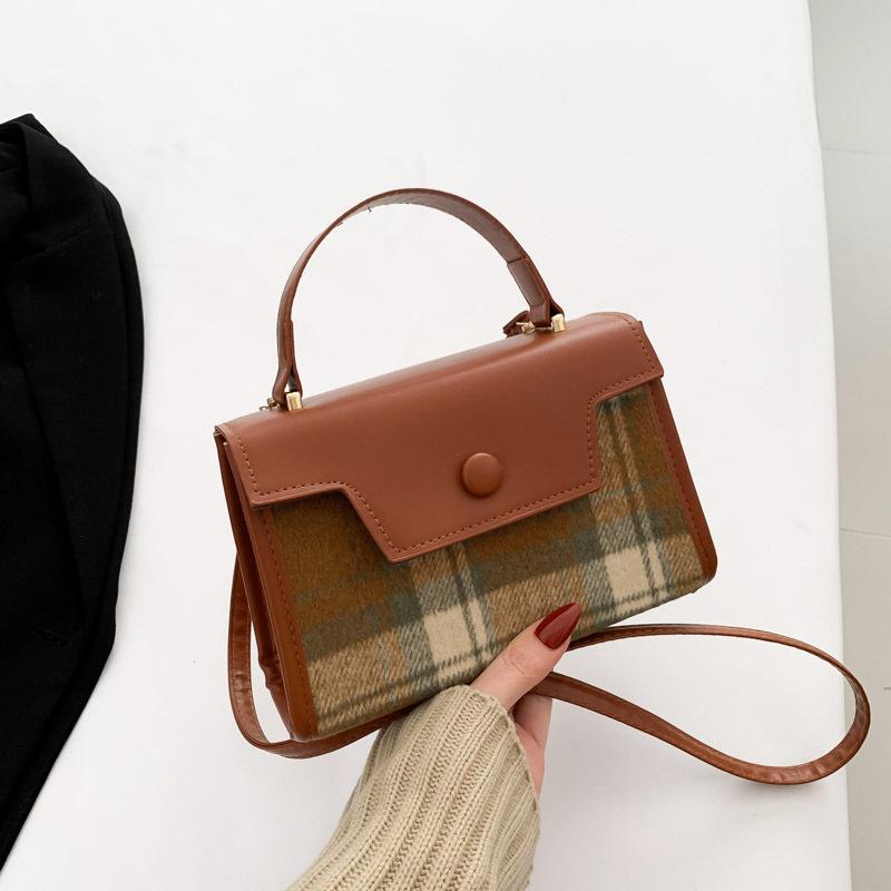 

Повседневная сумка-мессенджер для通勤, корейская версия, персонализированная маленькая квадратная сумка, новая зимняя сумка 2025 года, женская модная простая плечевая сумка коричневый