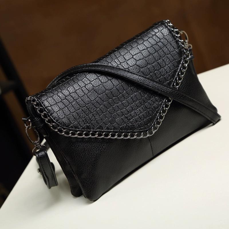 Crocodile Pattern Trendy Women's Bag, Embossed Chain Bag, Fashionable Shoulder Crossbody Small Bag, Simple and Versatile Soft Leather Envelope Bag