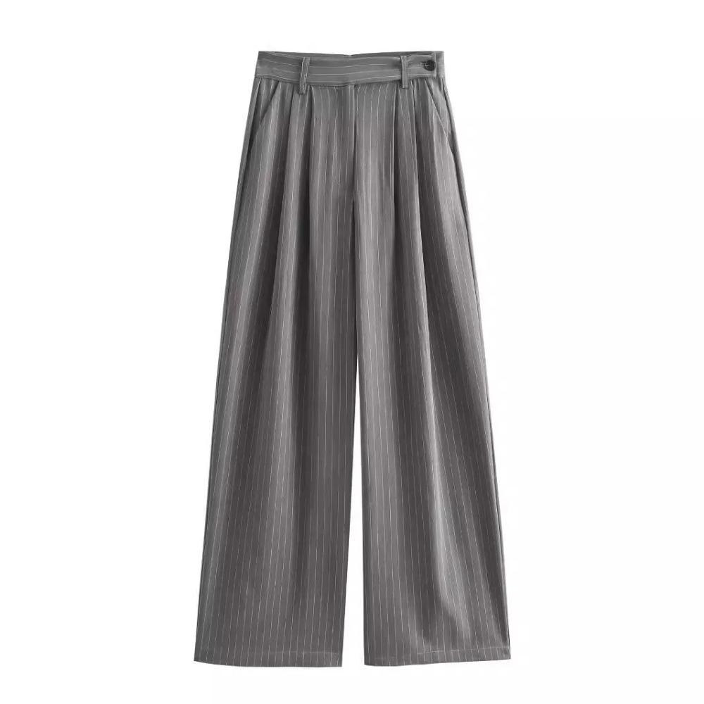 Женский комплект из полосатого пиджака и топа — фото 9