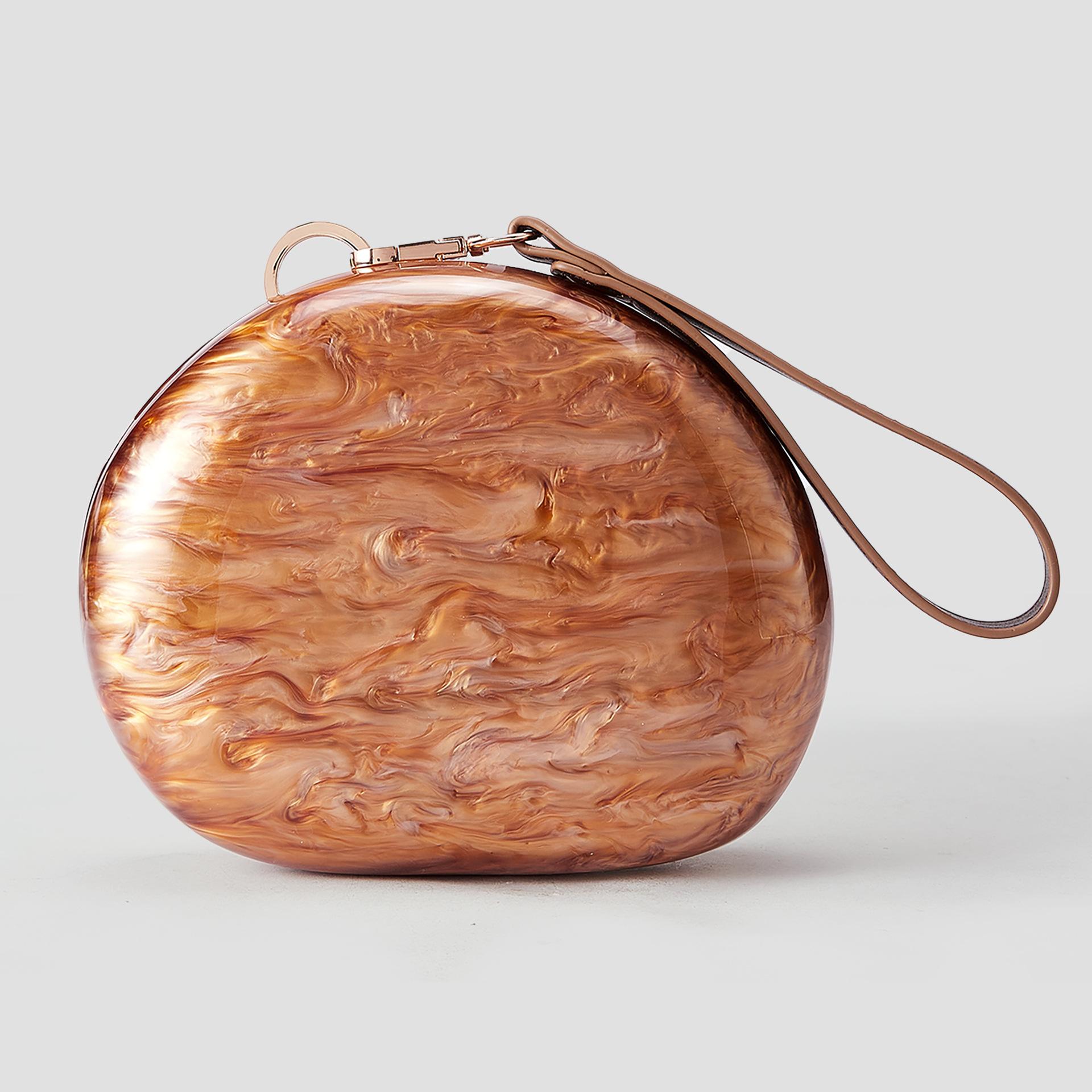 Women s new fashion striped splicing pearlescent acrylic bag shoulder oblique span banquet clutch bag темно-коричневого