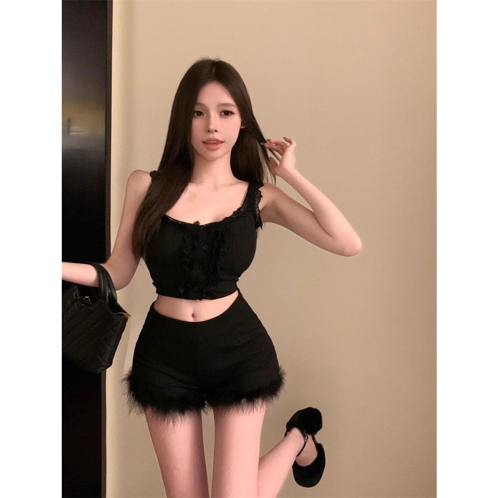 Women's Casual Pants High-end Black Fur Design Patchwork Pants New Spring High Waist Hip Shorts