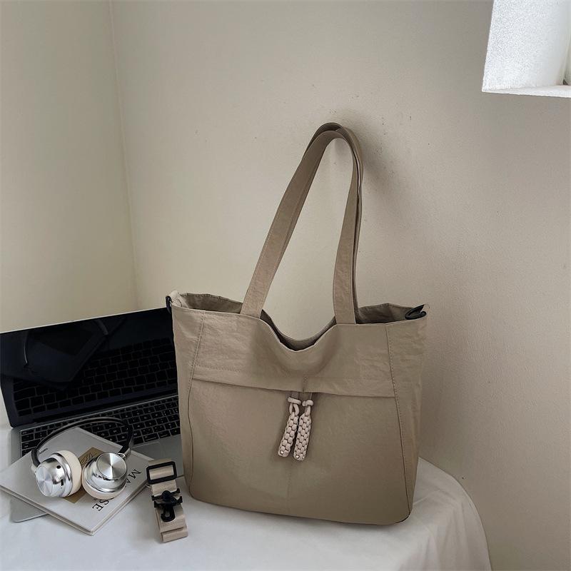 

2025 новая японская сумка-тоут в литературно-художественном стиле Мори большой вместимости из легкой и мягкой ткани, повседневная однотонная сумка-шоппер, сумка на плечо хаки