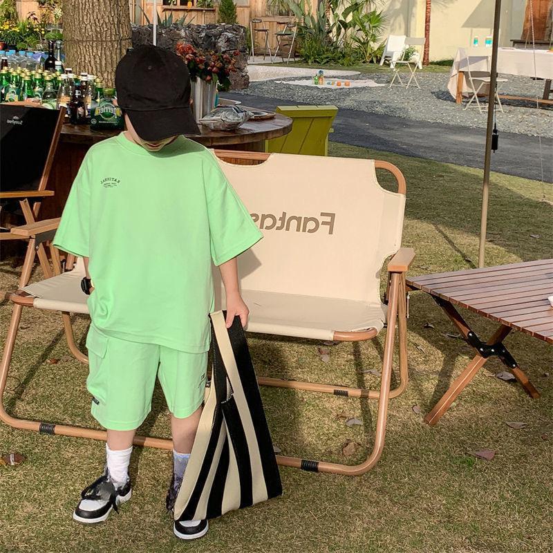 Letni Casualowy Chłopięcy Bawełniany Luźny T-shirt z Alfabetem Top+Zestaw Krótkich Spodni T-shirt dla Dzieci w Średnim Wieku, Spodnie Pięciopunktowe, Casualowy Koreański Zestaw Dwuczęściowy