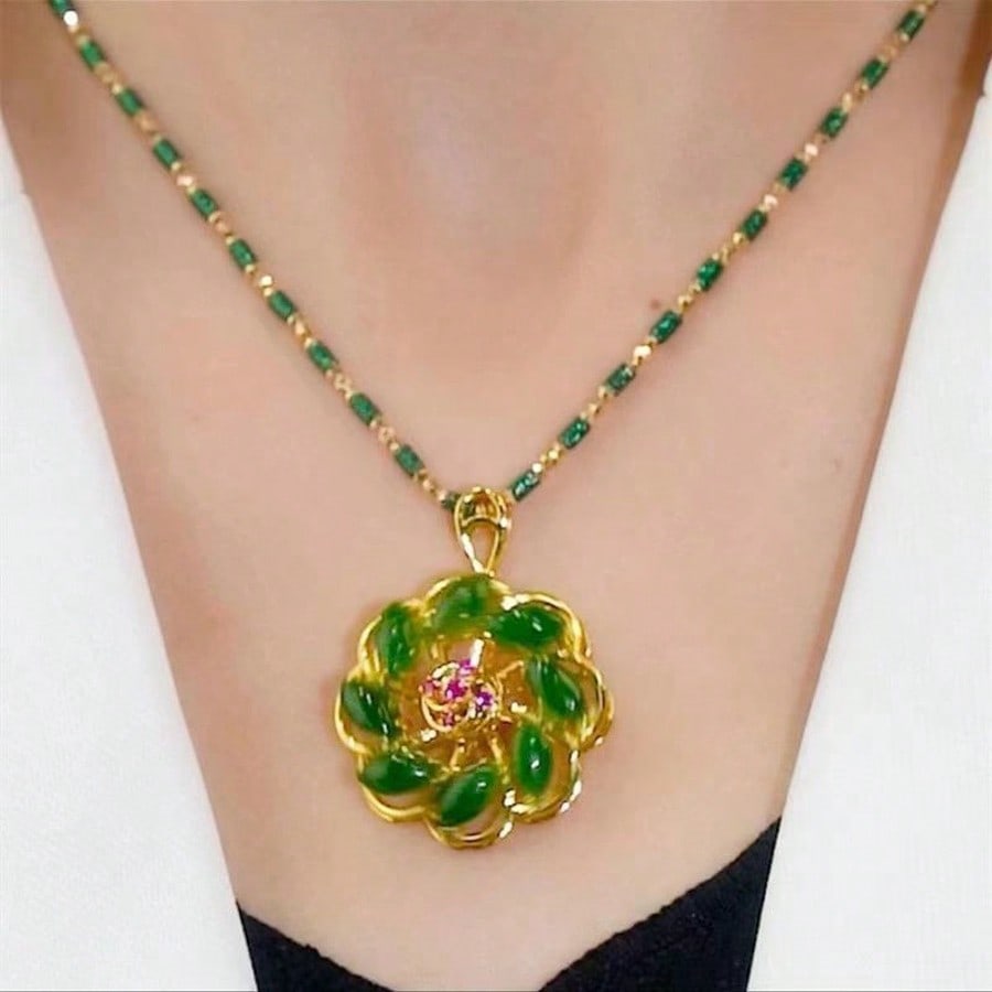 

A fashionable rotating flower design pendant necklace, men s and women s green sunflower collarbone chain, banquet party accessories зелёный
