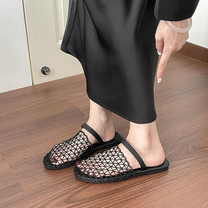 Niche woven hollow mesh cool slippers, shoes wear 2025 new summer wear versatile flat-bottomed half slippers