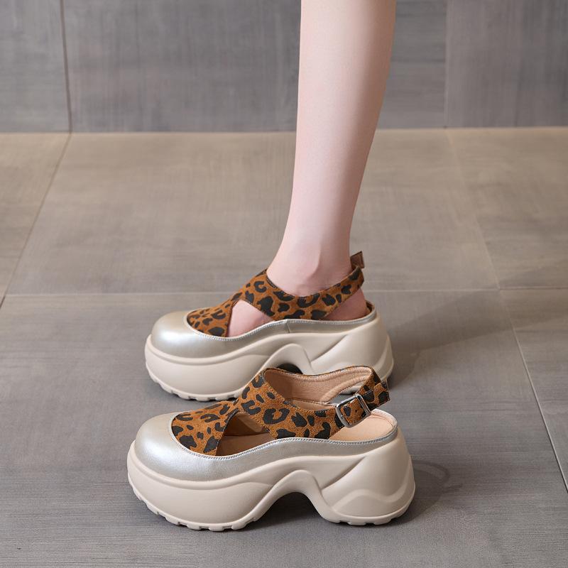 Plateausandalen Damen 2025 neuer Sommer Oberbekleidung um 8 cm erhöht, Füße zeigend, kleine Leute mit Röcken, lässiger Damenschuhtrend