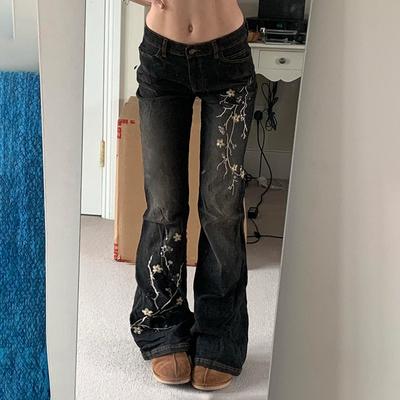 Weekeep Jeans mit floraler Stickerei Vintage Low Rise Schlagjeans Damen Retro Baggy Denimhose High Street Basic Hose