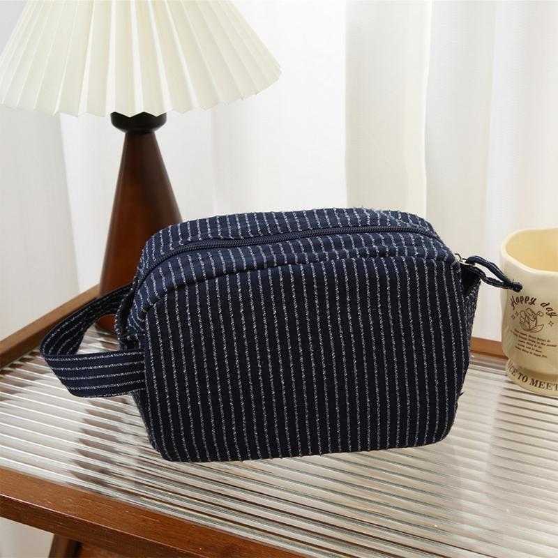 Große gestreifte Reise-Organizer-Tasche Perfekt für Make-up Hautpflege und Toilettenartikel Hergestellt aus hochwertigem Polyestergewebe