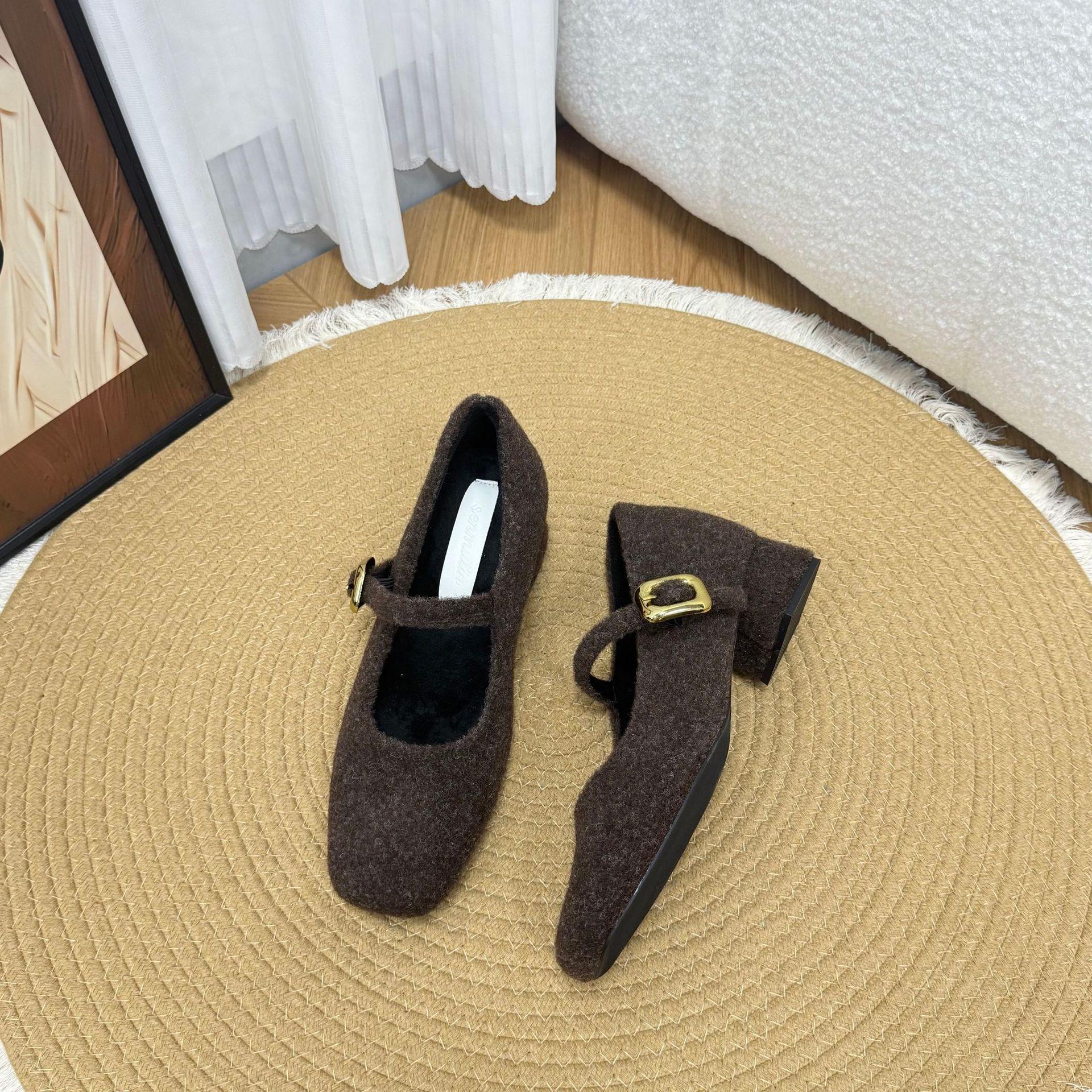 

Wool version~ Small man velvet Mary Jane shoes inner height increase French retro fluffy shoes fashionable outer wear Doudou shoes 39