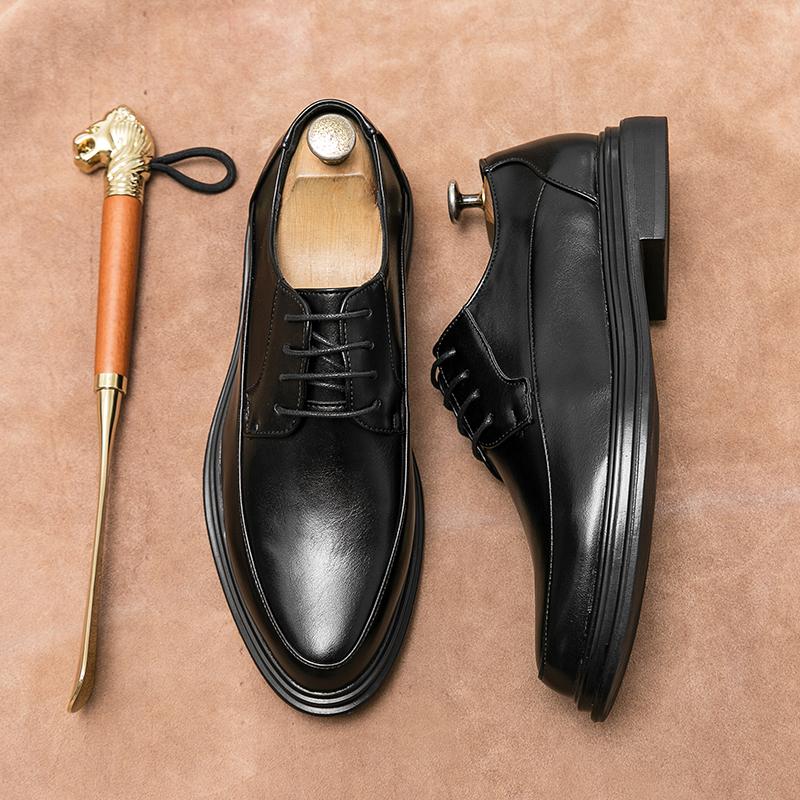 

Нове чоловіче шкіряне взуття під сукню Розкішна мода Весільні туфлі для нареченого Чоловічі туфлі Оксфорд в італійському стилі Великий розмір 38-46 46 чорний