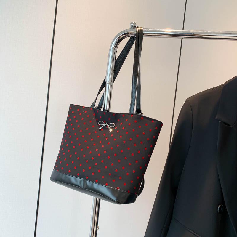 

Fashion casual single shoulder armpit large capacity college style tote bag new commuter handbag чёрный