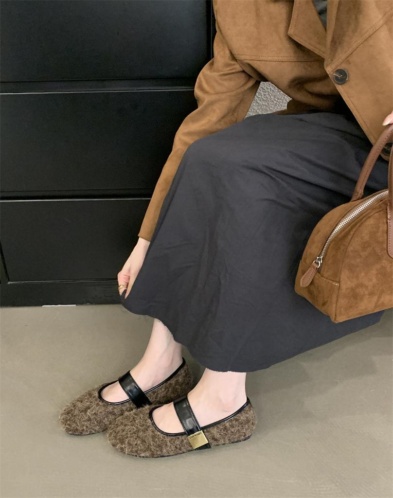 2025 Autumn and Winter New French Retro Square Head Plush Warm Shoes Women Wear Fairy Wind Flat Bottom Fluffy Shoes