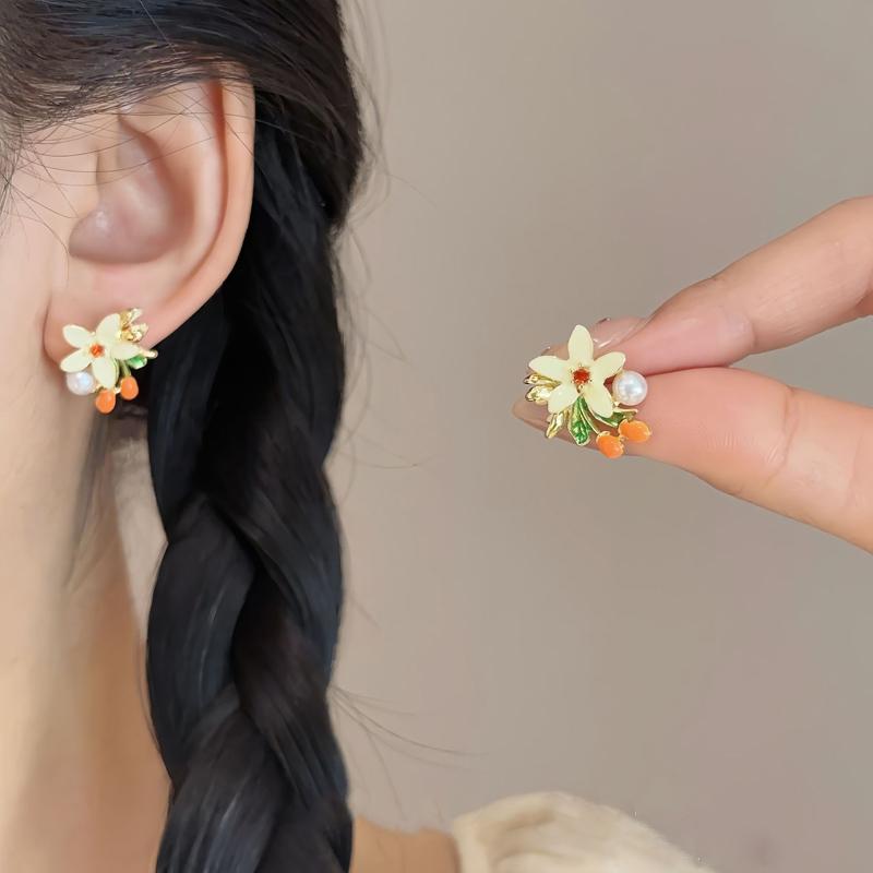 

2025 Новые Модные Серьги-пусеты с Эмалью в Виде Цветка Кумквата для Женщин Милые Серьги-пусеты с Цветком из Искусственного Жемчуга Модные Цирконий для Свиданий белый
