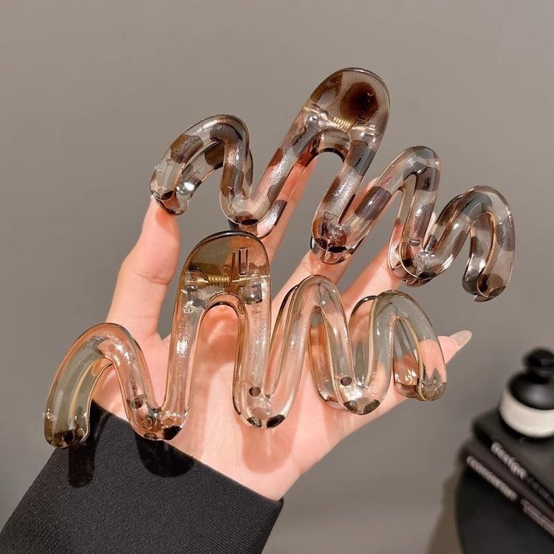 Large Acrylic Hair Clip Women Wavy Amber Premium Shark Clip Simple Versatile Hair Accessories