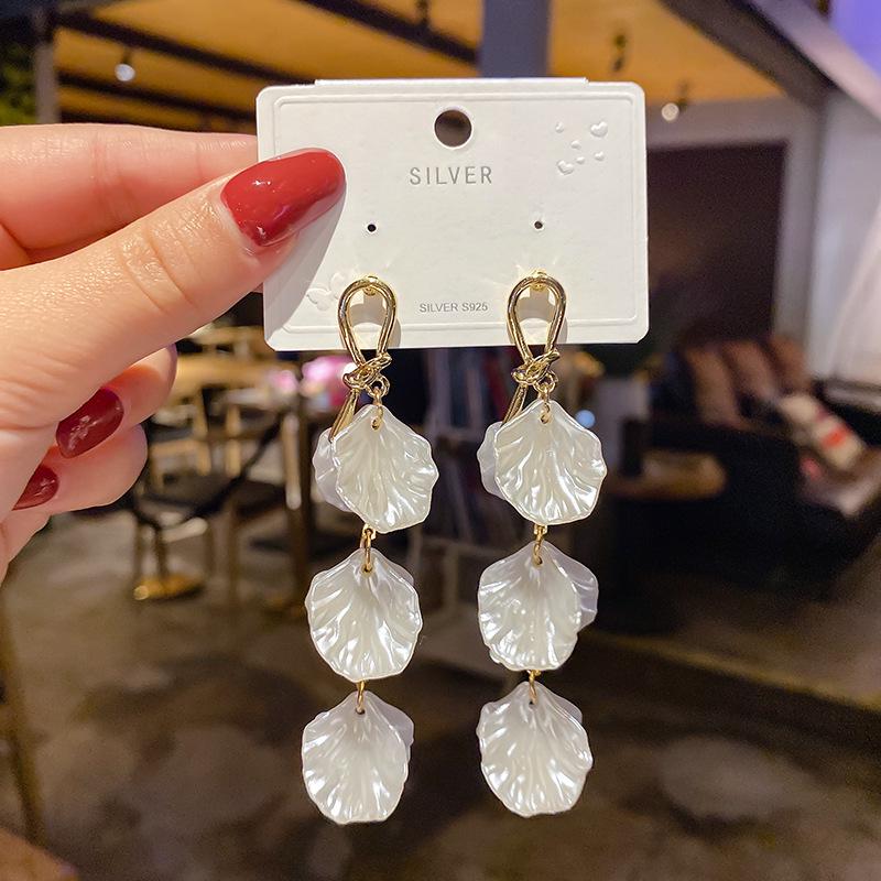 Korean s925 Silver Needle Shell & Metal Knot Earrings - Elegant, Fresh & Versatile Vacation Style Trendy Accessories