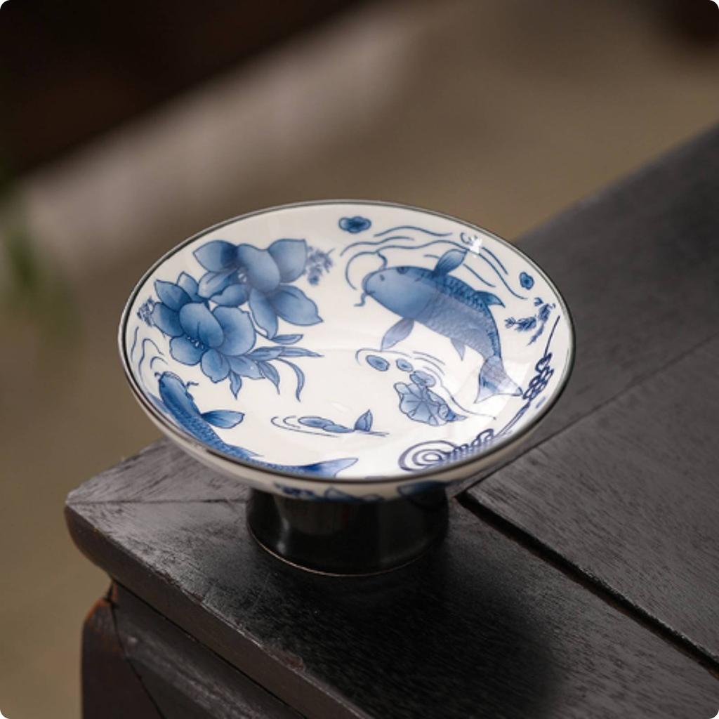 Blue and White Pedestal Bowl Decorative Porcelain Fruit Bowl Porcelain Tea Snack Plate Easy To Clean Pedestal Dessert Plate