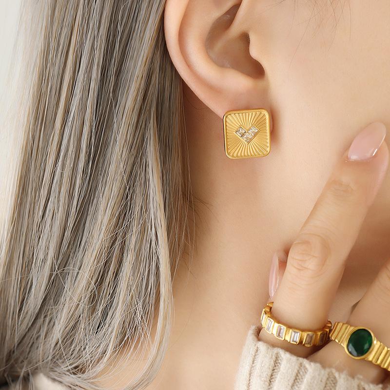 Korean Women'S Niche Design Titanium Steel Square Brand Heart Pendant Necklace Personalized Fashion Earrings Gold-Plated Jewelry Set