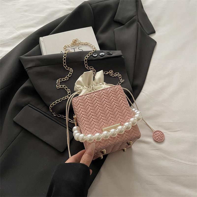 

Autumn and winter trend fashionable and beautiful bucket bag drawstring bag women s new portable chain messenger bag рожевий