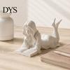 Elegante Wohnkultur Akzente Lesendes Mädchen Figur, 3D Gedruckt Auf Dem Bauch Liegend Künstlerische Schreibtischdekoration Skulptur, Frauenstatue für Büro