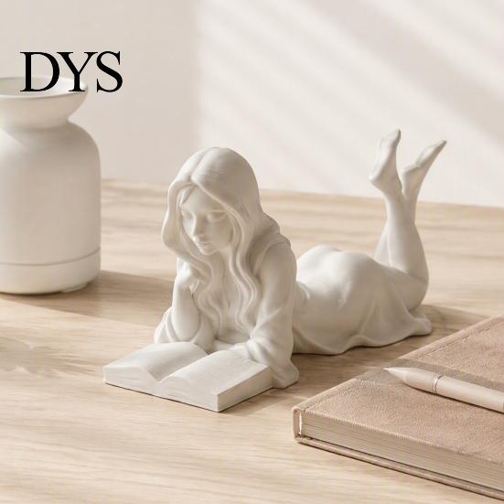 Elegante Wohnkultur Akzente Lesendes Mädchen Figur, 3D Gedruckt Auf Dem Bauch Liegend Künstlerische Schreibtischdekoration Skulptur, Frauenstatue für Büro