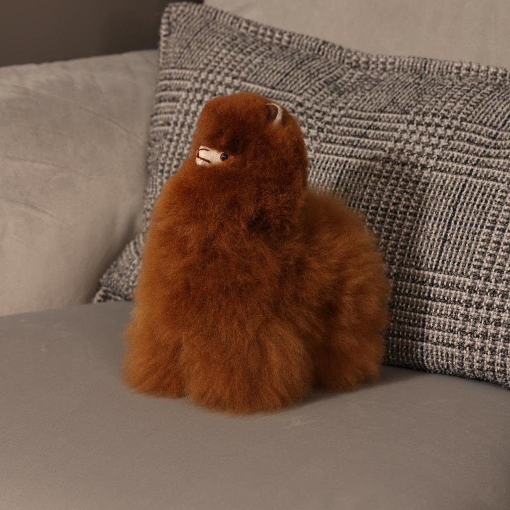 INJOI Alpaka Plüschtier, Flauschig und Niedlich, Handgefertigt mit Seltener Natürlicher Alpakawolle, Perfekt für Jubiläen und Besondere Anlässe, als Geschenk (22cm,