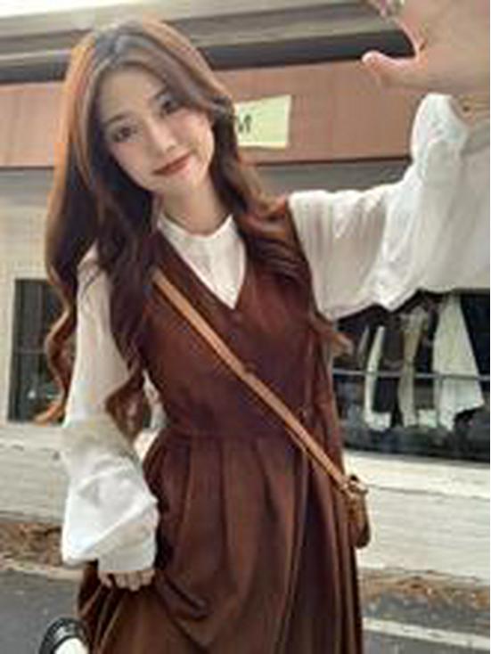 2024 Fall/Winter Heart Buckle Slimming Wool Coat with Peter Pan Collar
