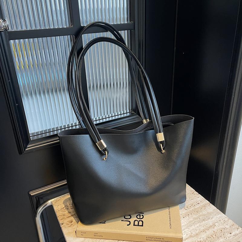 Premium women's bag 2025 new fashion versatile bag large capacity shoulder bag autumn and winter popular commuter tote bag