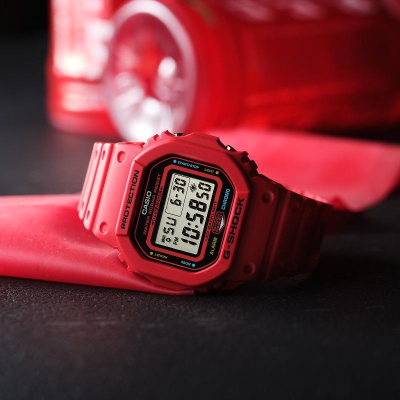 Casio G-SHOCK Men's Resin 200M Water Resistant Shock Resistant Alarm Quartz Watch DW-5600EP-4