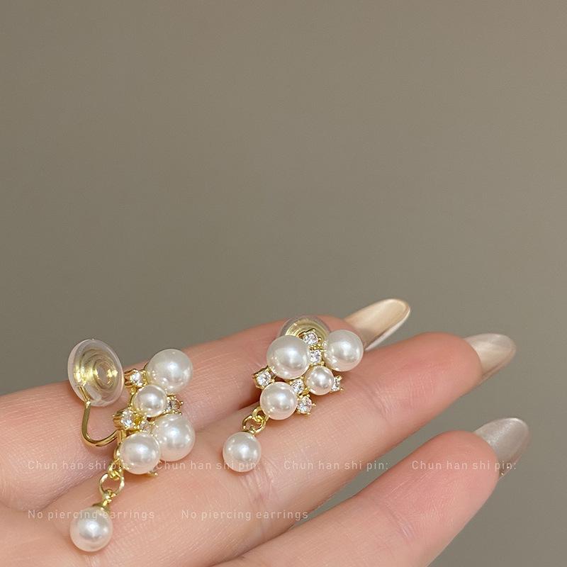 Grape Pearl Earclips Without Holes, High-end French Retro Personalized Earrings, Women's Painless Light Luxury Zircon Earrings, Earrings.