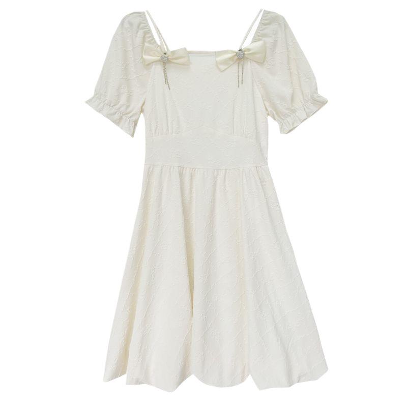Kleines französisches Retro-Sommerkleid mit Schleife und quadratischem Ausschnitt