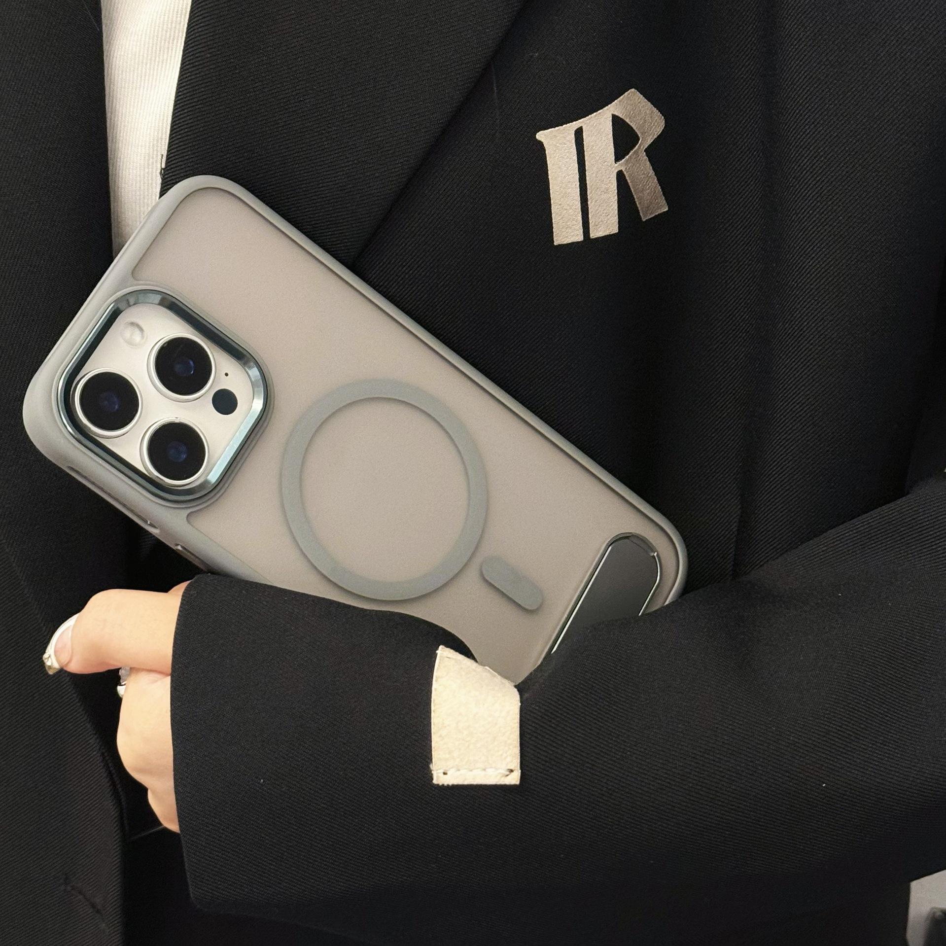 

Applicable To IPhone 16 Charging Magnetic Phone Case Holder Apple 15pro Skin Heat Dissipation I14 Anti Fall Protection Case iPhone16